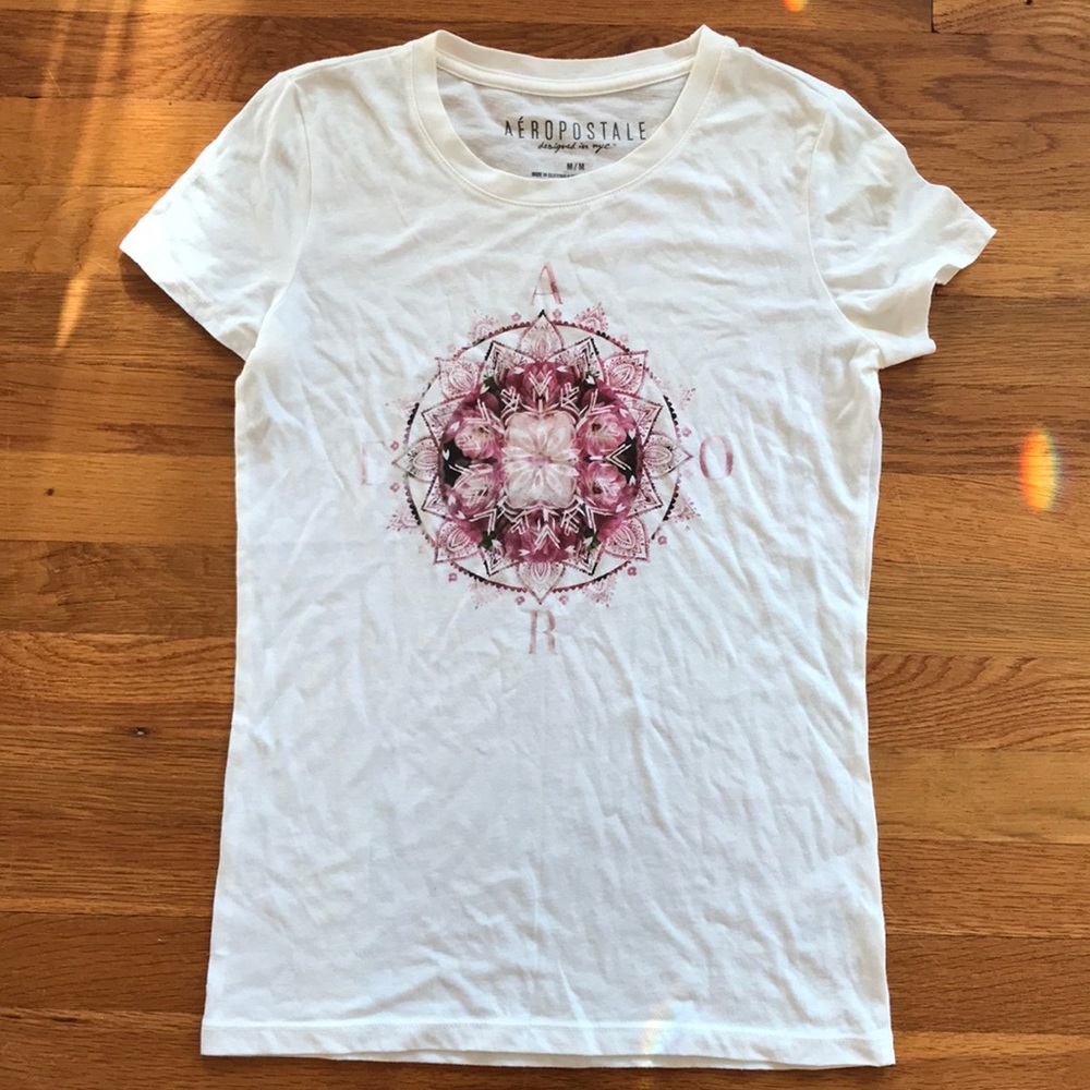 Girl’s Aeropostale T-Shirt w/ Pink Design Size M